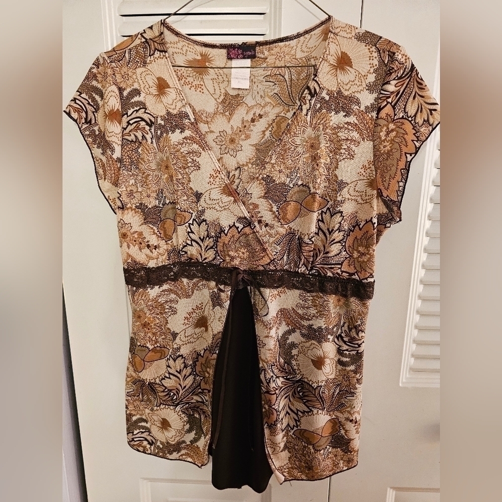 Blouse- feminine & Comfy